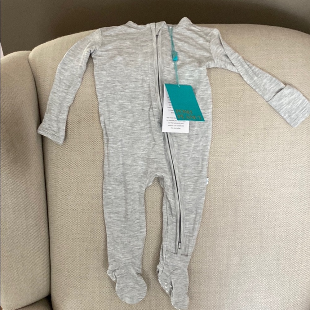 NWT heather gray posh peanut footie